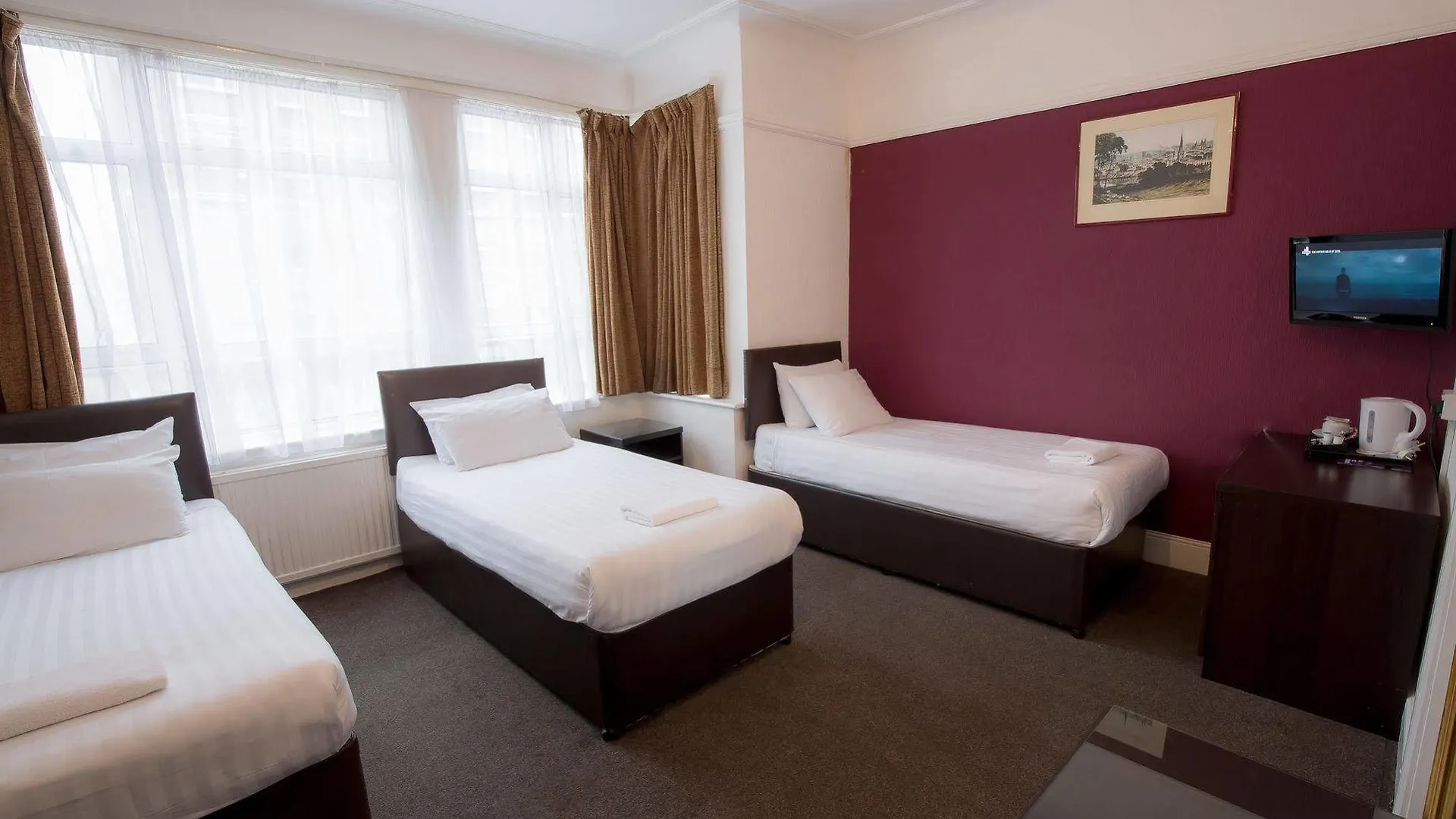 Banks Hotel Ilford 2*,
